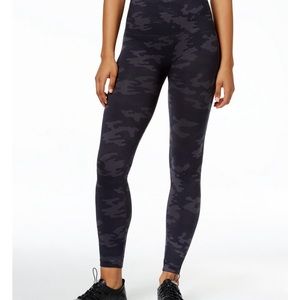 SPANX Look at me now seamless black camo leggings